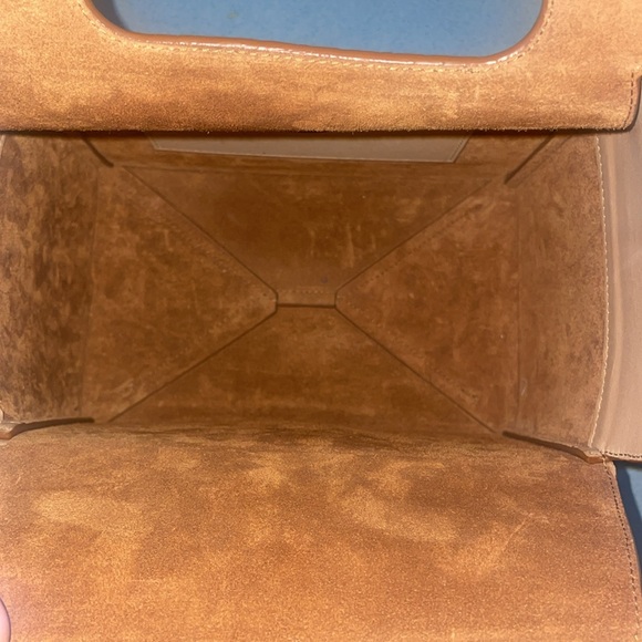 TAKE-AWAY BOX IN VEGETABLE-TANNED LEATHER
DUSTY VINTAGE BROWN GOLD - Picture 5 of 5